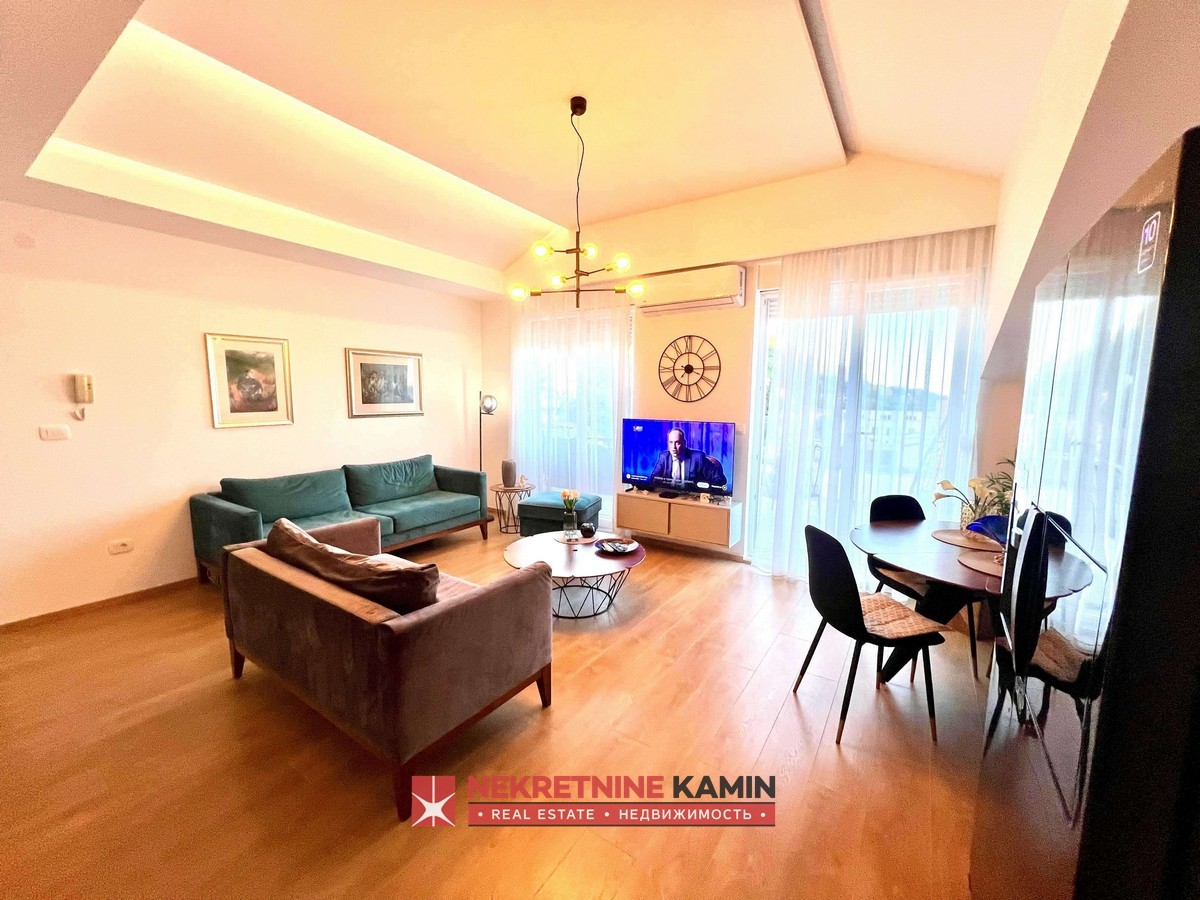 Sunny Two-Bedroom Apartment on the Bypass, 500 m from the Sea, Budva